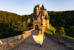 Meet Burg Eltz 300x202 Meet Burg Eltz