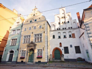 c18he5 3 true 300x225 c18he5 3 true