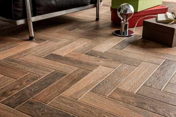 Керамогранит под паркет: как использовать в интерьере?